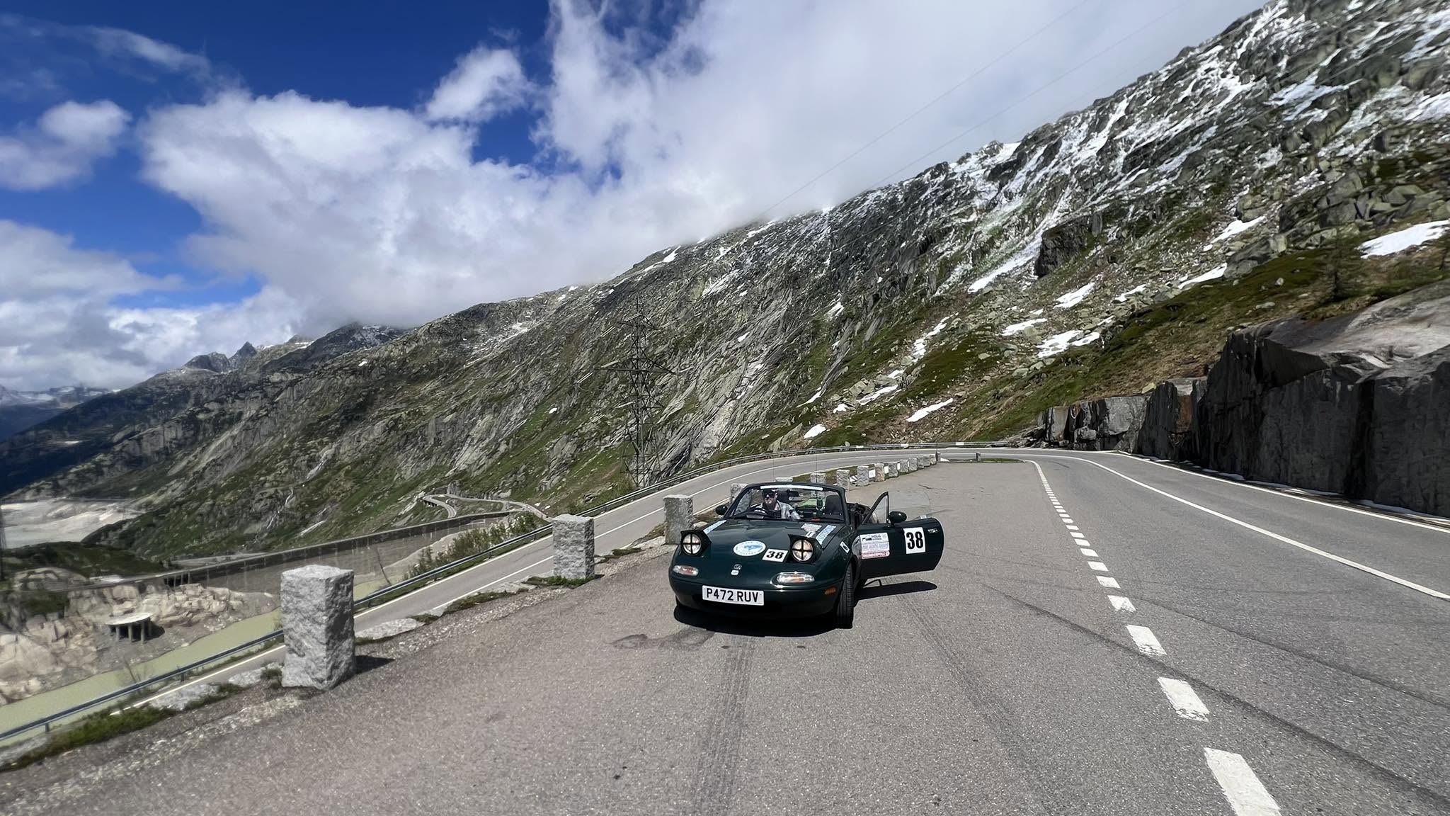May be an image of road and text that says "P432RUY -"